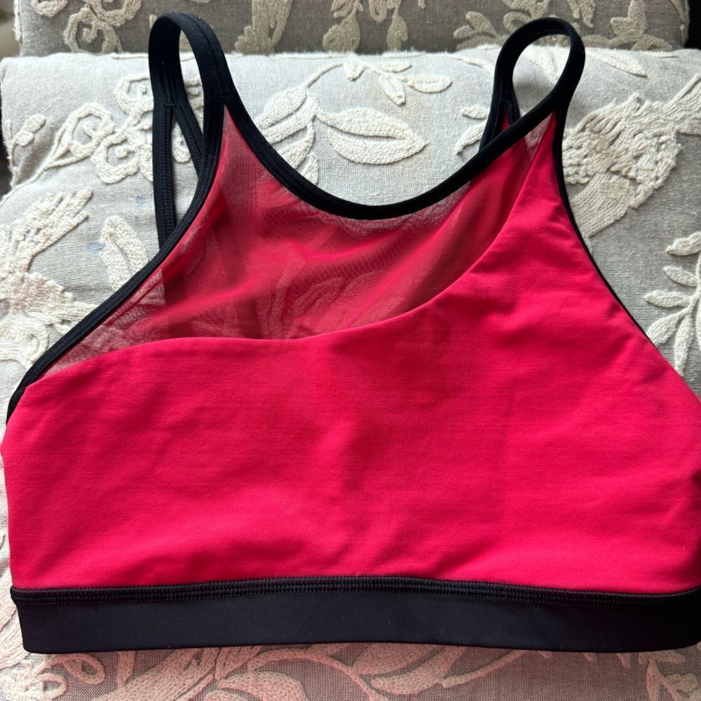 Lululemon Forget The Rest Bra
Flamenco Red / Black Size 4 - Picture 10 of 13